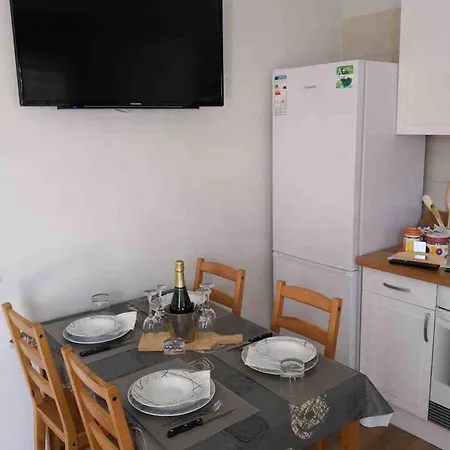 Apartamento Modern In Shared Pool 65 M²