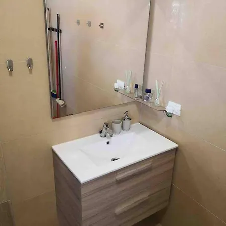 Modern In Shared Pool 65 M² *