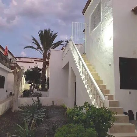 Modern In Shared Pool 65 M² طوستا ديل سيلونثيو